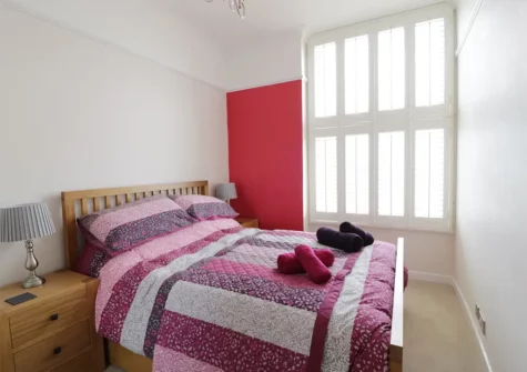The bedroom at 1 Beachtop Court, Tenby
