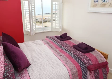 The bedroom at 1 Beachtop Court, Tenby
