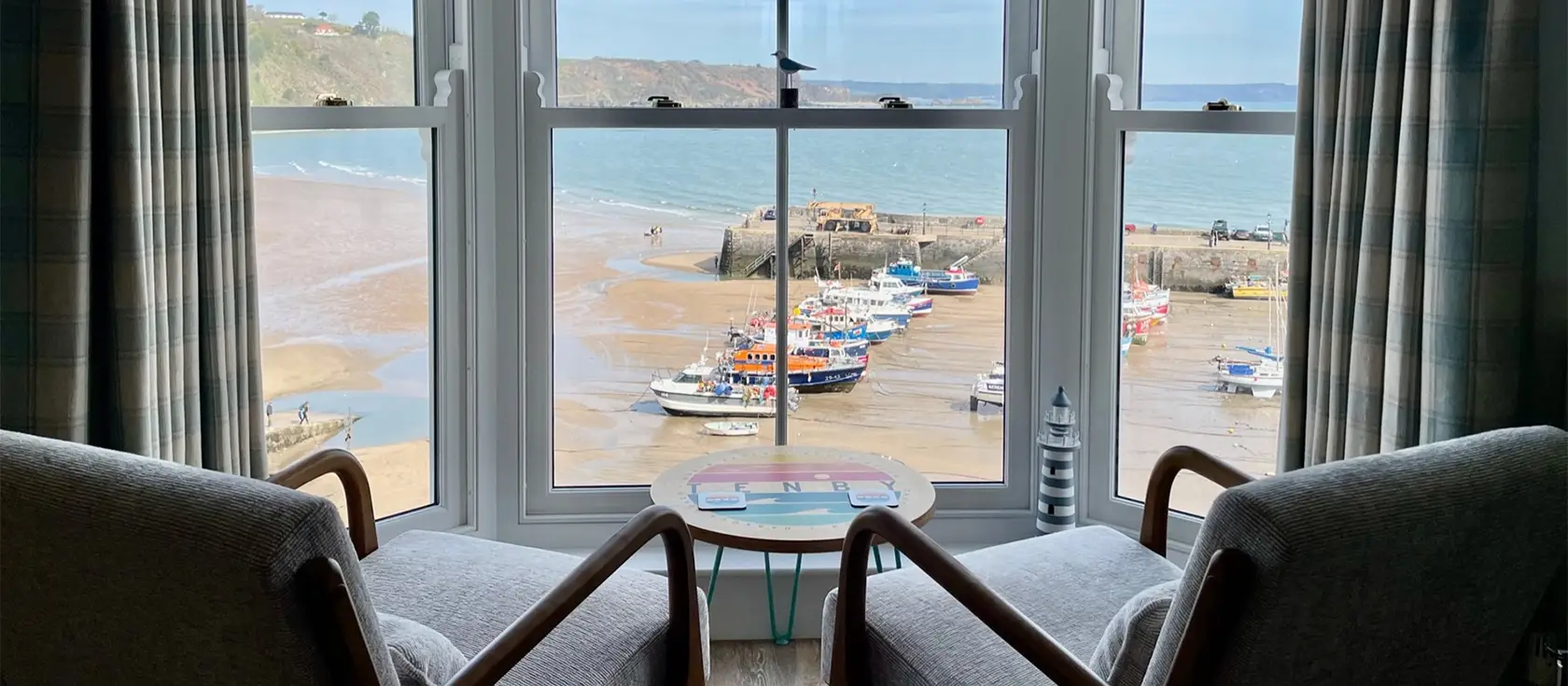 1 Goscar Court, Tenby is a stylish 2-bedroom apartment with lovely views of Tenby Harbour and North Beach. Located near shops, cafes, and restaurants, it's perfect for couples or families exploring Tenby and its surrounding countryside and coastline.
