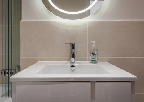 The bathroom at 10 Waterstone House, Tenby