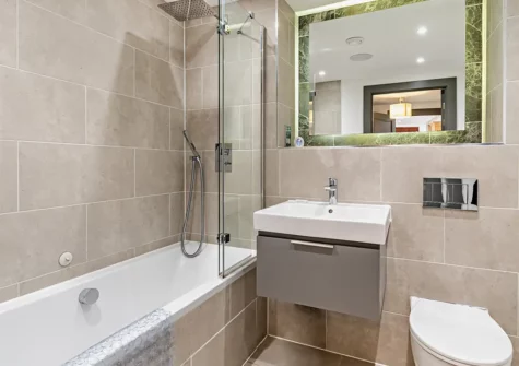 The bathroom at 11 Waters Edge, Tenby