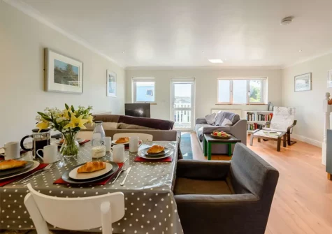 The dining area at 13 Freshwater Bay, Freshwater East