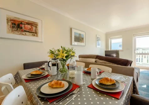 The dining area at 13 Freshwater Bay, Freshwater East
