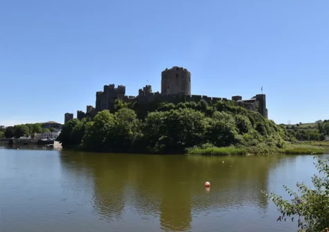 13 Freshwater Bay, Freshwater East is an ideal base for exploring Pembroke castle and everything Pembrokeshire has to offer