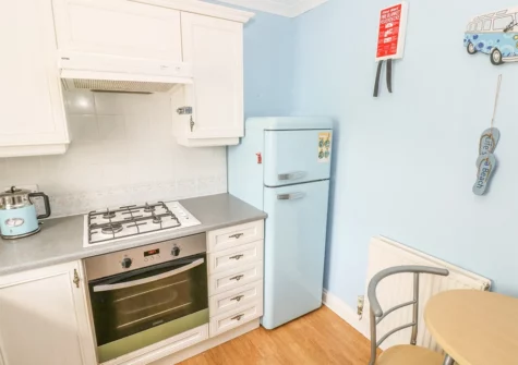The kitchen at 2 Primrose Cottage, Saundersfoot