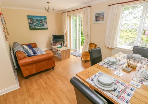The dining area at 2 Primrose Cottage, Saundersfoot