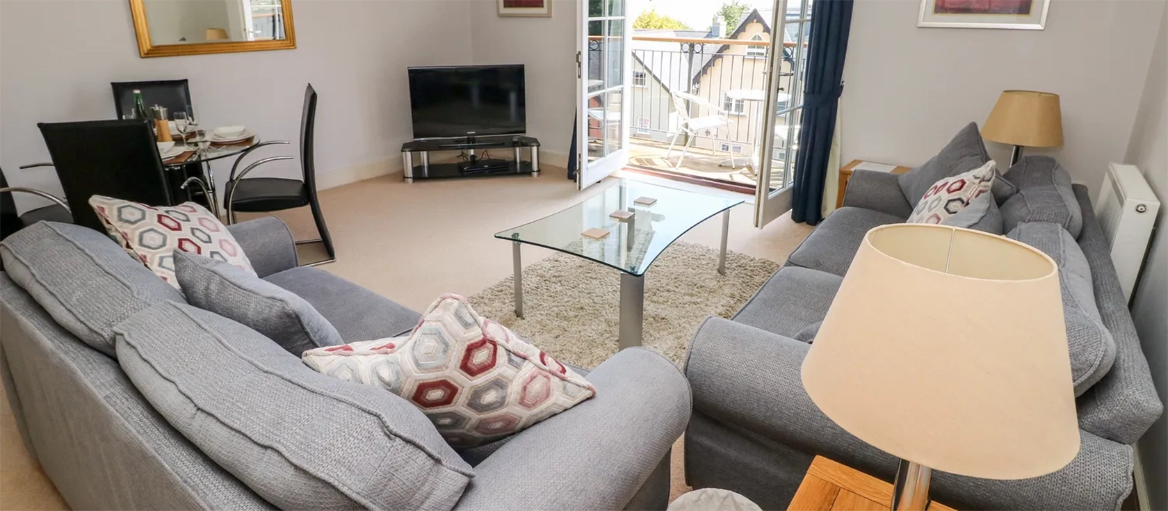 24 Rhodewood House, Saundersfoot is a uniquely designed holiday home at the heart of South Wales featuring clean and well-maintained finishings from the living room to the bedrooms. It is within walking distance from top attractions in Pembrokeshire.