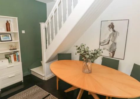 The dining area at 3 Bridge Villas, Narberth