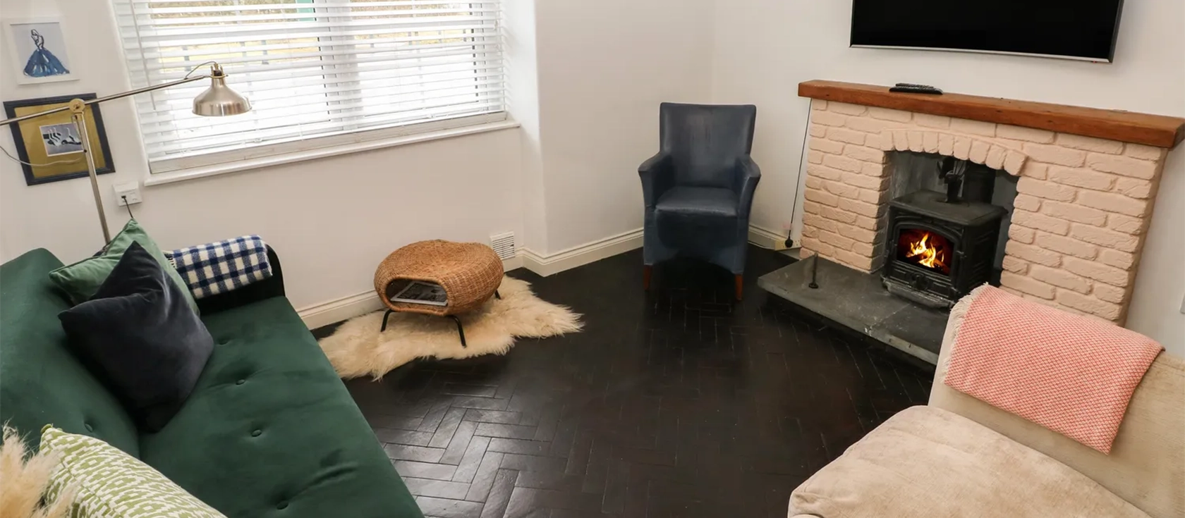 3 Bridge Villas, Narberth is a charming two-bedroomWith a well-equipped kitchen, a cosy sitting and dining room with a wood burning stove and a small enclosed patio area, it's the perfect base for exploring the Pembrokeshire coastline & countryside.