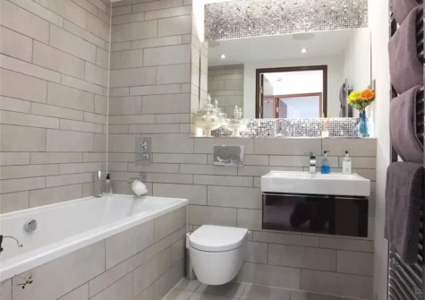 The bathroom at 3 Waters Edge, Tenby