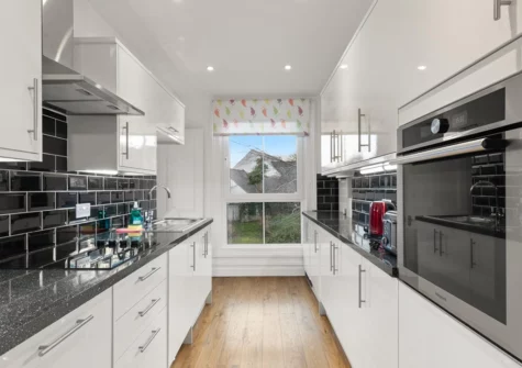 The kitchen at 4 St Mary's House, Tenby