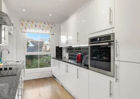The kitchen at 4 St Mary's House, Tenby