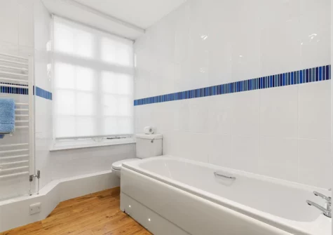The bathroom at 4 St Mary's House, Tenby