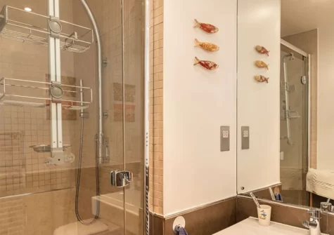 Bedroom #1 en-suite at 8 Glendower House, Tenby