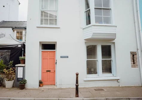 Albert View 1 is a cosy apartment close to the beautiful beaches and iconic harbour of Tenby
