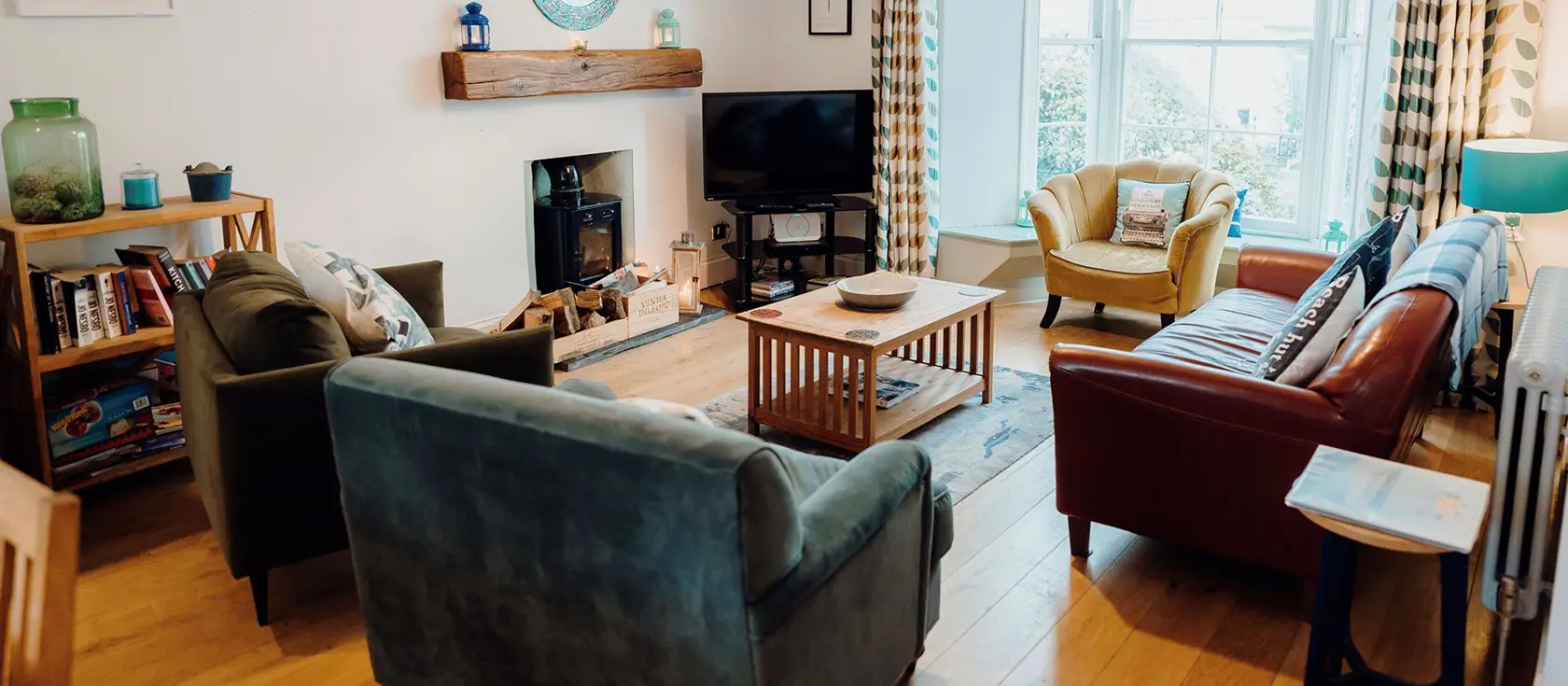 Albert View 2, Tenby is a charming three-bedroom maisonette in the heart of this historic harbour town. With a cosy wood burner, private courtyard, and moments from beaches & boat trips, it's perfect for families seeking a memorable seaside escape.