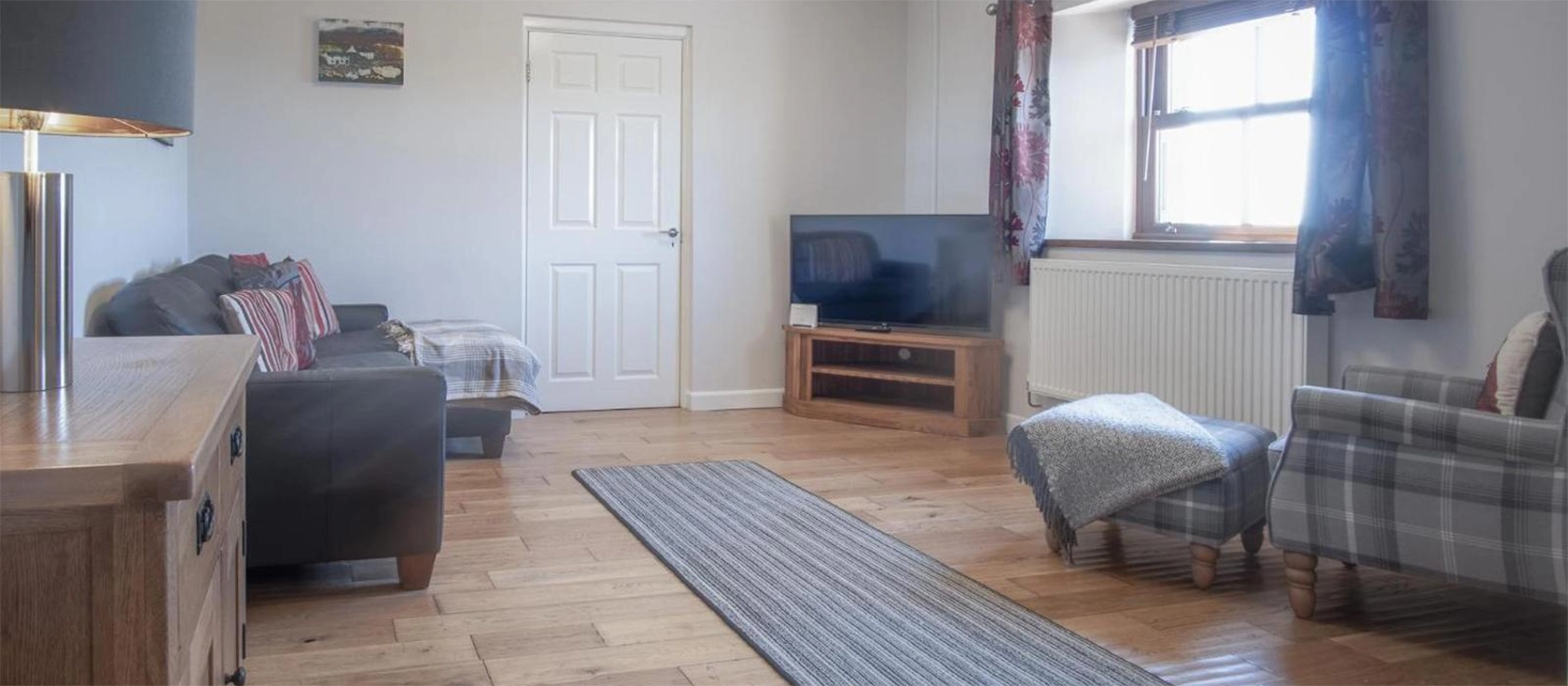 Anchor Well, Ludchurch is a charming 2-bedroom cottage with a private hot tub, offering serene countryside views and modern comforts. Situated at the second highest point in Pembrokeshire, it's a short distance away from the market town of Narberth.