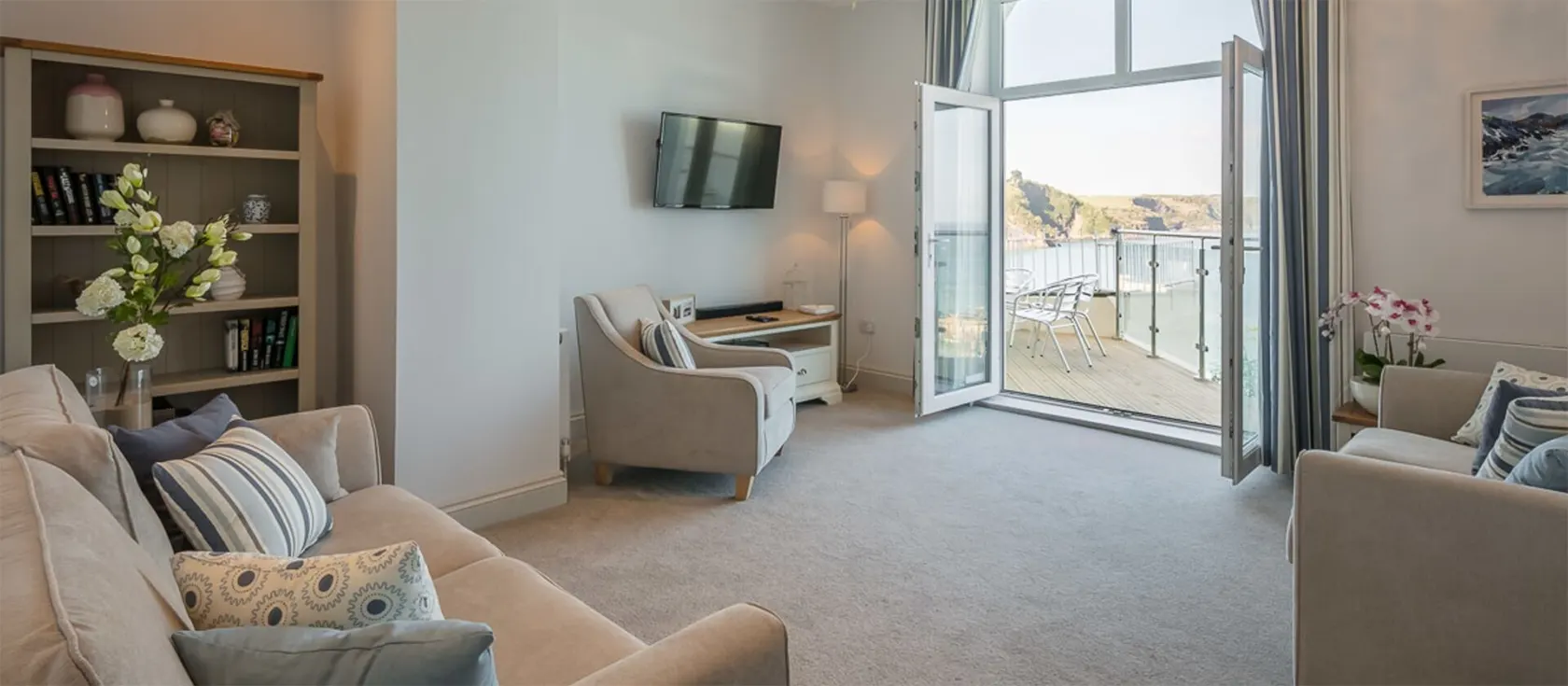 Apartment 3, Royal Victoria Court, is a beautifully finished flat perched above Tenby's pretty harbour. Located in one of Tenby's sought-after Victorian houses, this two-bedroom property enjoys fantastic views of the town and coastline.