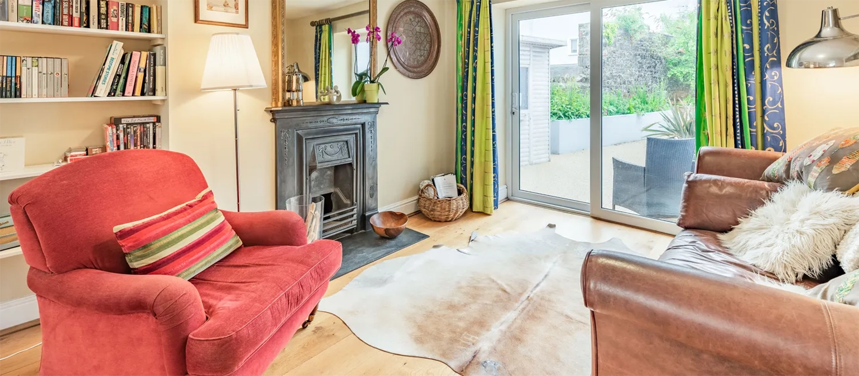 Perfect for a family or group stay all year round, Barafundle House, Tenby, has a private courtyard, spacious sitting room, and well-equipped kitchen. Located conveniently for exploration of all that South Wales has in store for you.