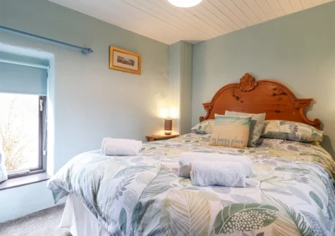 Bedroom #1 at Barn Court Cottage, Templeton