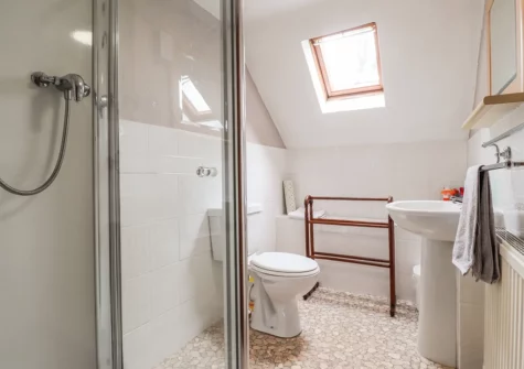 Bedroom #2 en-suite at Barn Court Cottage, Templeton