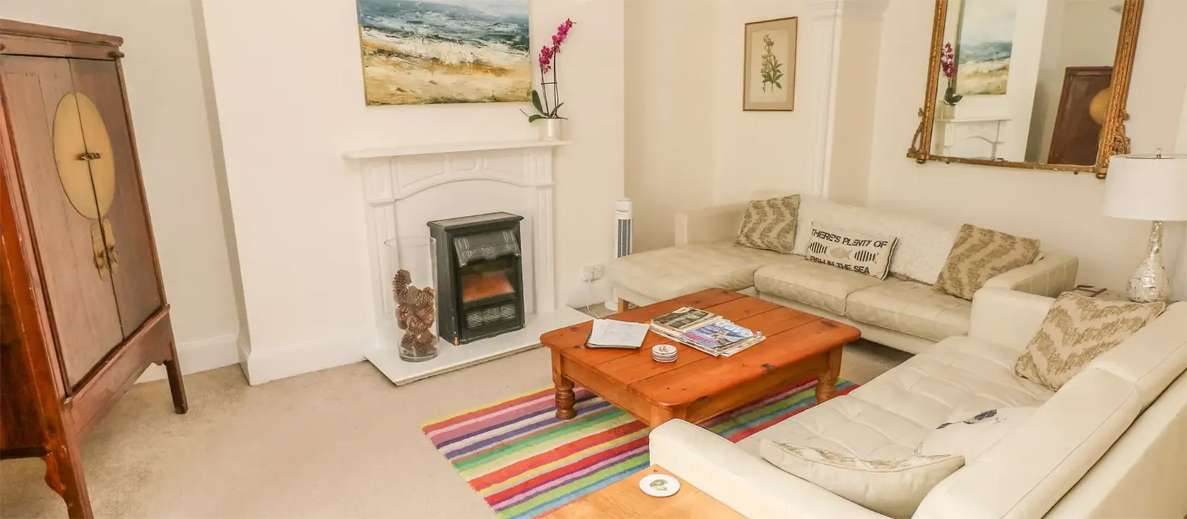 Berlin House is an elegant two-storey apartment right in the heart of Tenby. This beautifully finished, pet-friendly property has spacious living areas, three bedrooms (including a luxurious main suite), three bathrooms, and a furnished roof terrace.