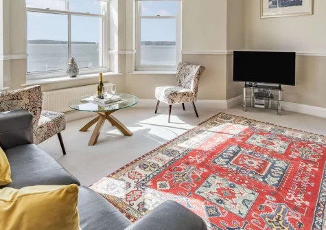 Blue Haze, Tenby is a charming second-floor apartment with fantastic South Beach views, offering stylish accommodation for couples & families. Just steps from pristine sands & medieval town walls, it's the perfect base for exploring Pembrokeshire.