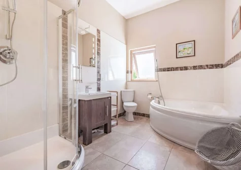 The bathroom at Boathouse On The Beach, Freshwater East
