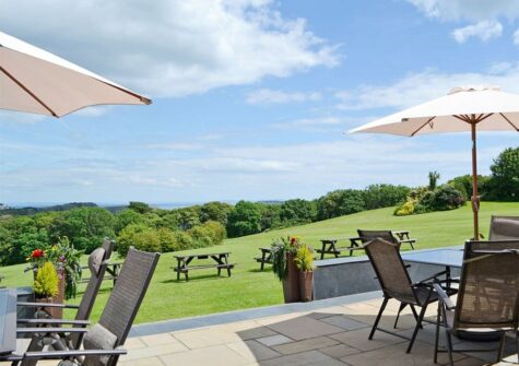 Bravehearts, Celtic Haven Resort, Lydstep is a four bedroom, three bathroom cottage for ten on a beach resort crammed with amenities. Beautiful accommodation & stunning views along with indoor pool, tennis, golf, play area, Italian restaurant & luxury spa.
