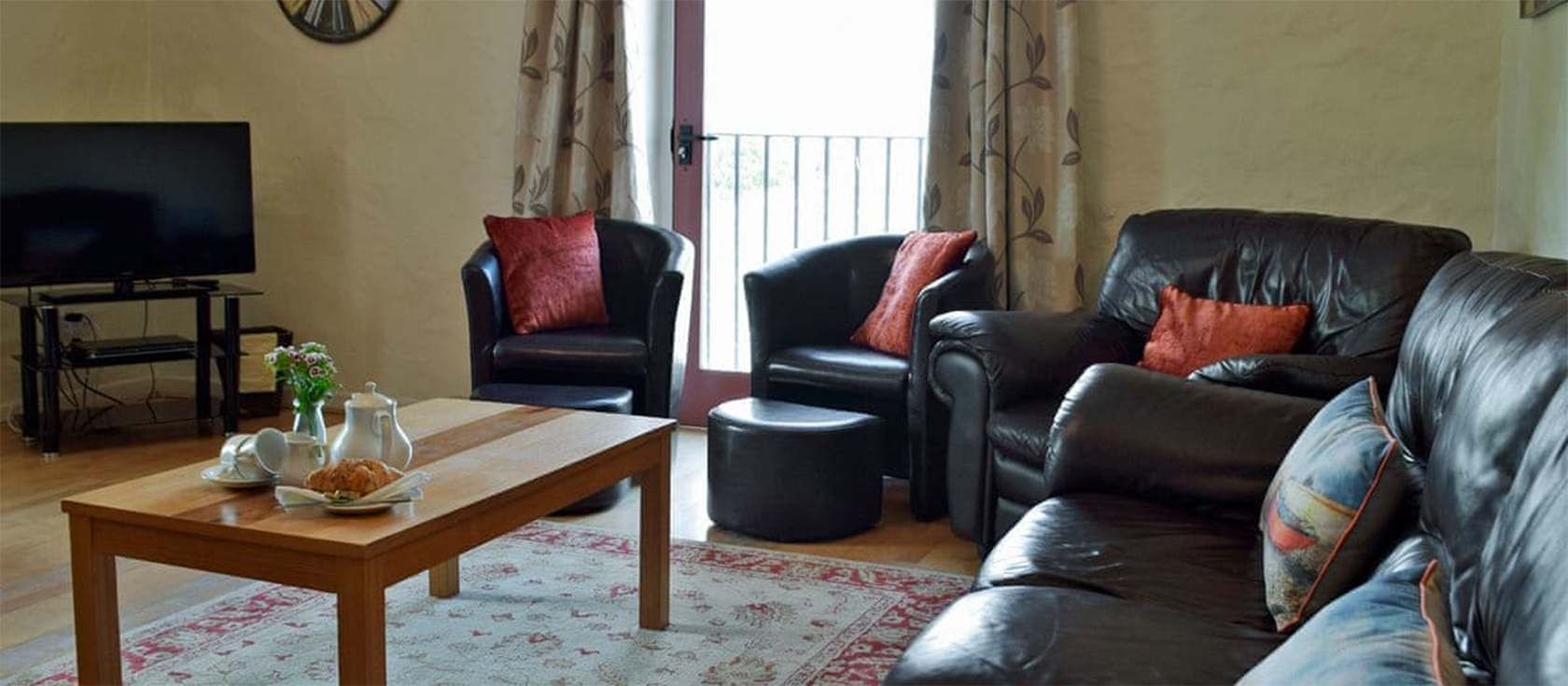 Bravehearts, Celtic Haven Resort, Lydstep is a four bedroom, three bathroom cottage for ten on a beach resort crammed with amenities. Beautiful accommodation & stunning views along with indoor pool, tennis, golf, play area, Italian restaurant & luxury spa.