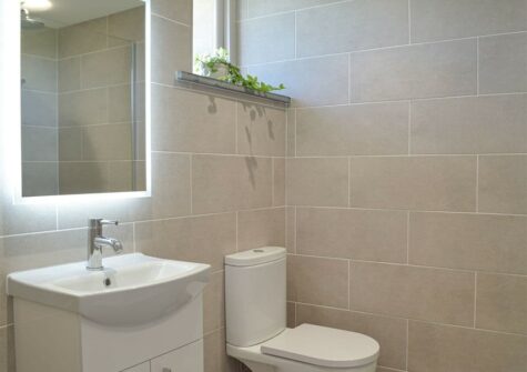 Bedroom #1 en-suite at Bwthyn y Bugail, Penrhiw