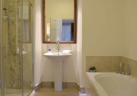 The bathroom at Caldey Island View, Penally