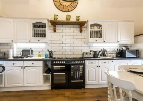 The kitchen & dining area at Call Of The Crow, Penally