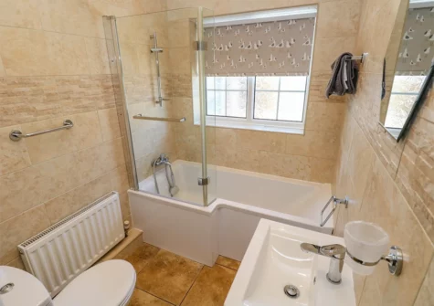 The bathroom at Cann Ross, Penally