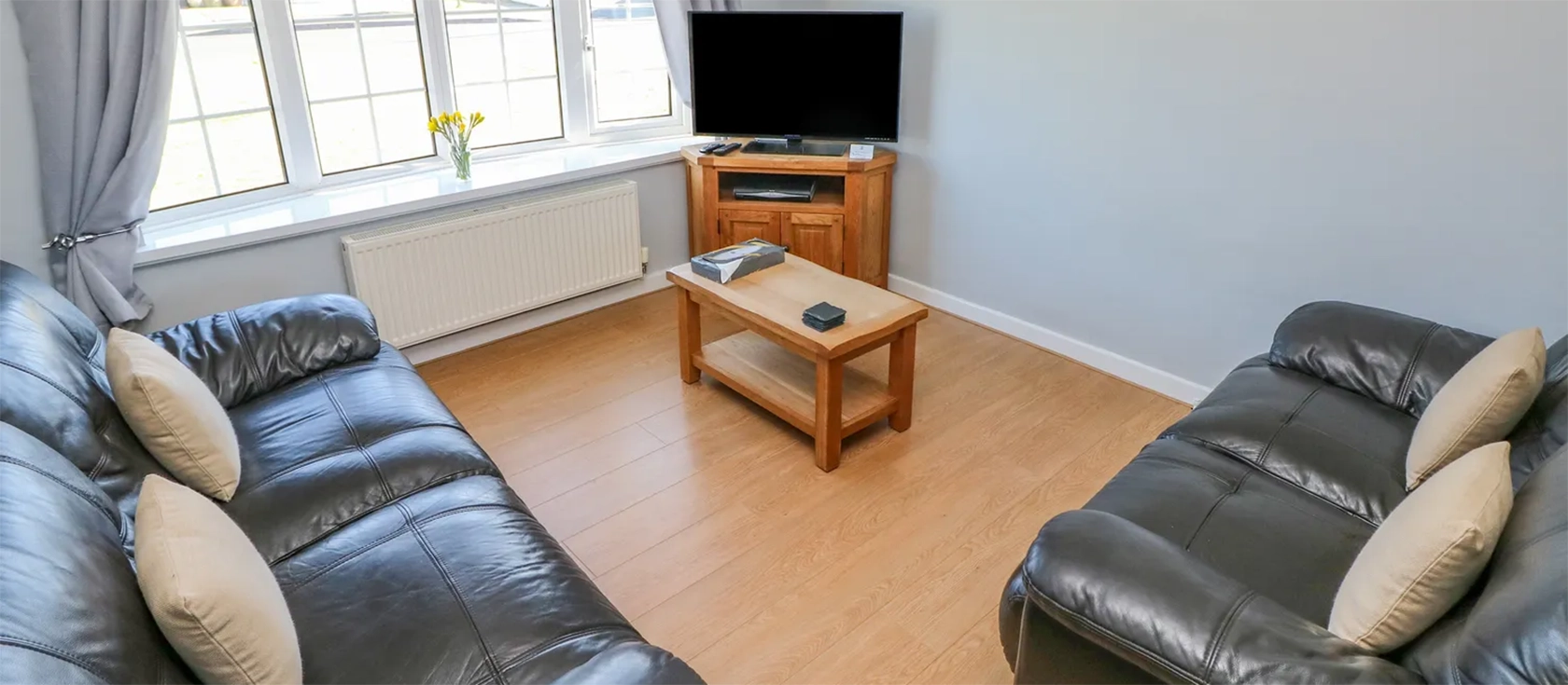 Cann Ross is a lovely detached bungalow in a residential area of Penally. It makes a peaceful base from which to explore lively neighbouring Tenby. This comfortable property has three ground-floor bedrooms and a large garden with a sheltered patio.