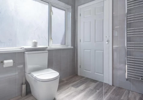 The ground floor bathroom at Canol Y Bryn, Tenby