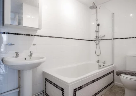 The bathroom at Captains Walk, Saundersfoot