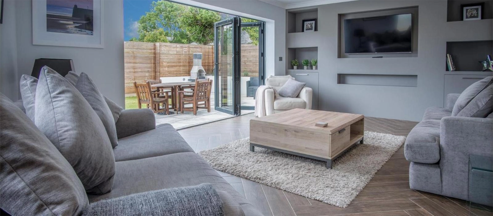Captains Walk, Saundersfoot is a luxurious 4-bedroom house with stunning sea views, offering a peaceful retreat near Saundersfoot Beach. With plenty of outdoor seating, a table and a BBQ, it's the perfect vacation home for families and large groups.