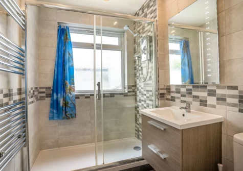 The shower room at Captiva Cottage, Saundersfoot