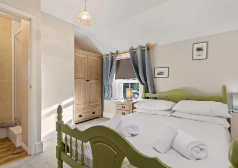 Bedroom #1 & en-suite at Cartref, Saundersfoot