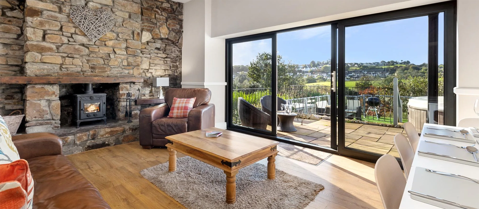 Cartref, Saundersfoot is a charming four-bedroom cottage with a hot tub and beautiful countryside views, perfect for a family holiday near the beach. This character cottage is a short stroll from the harbour, offering beautiful views of the village.
