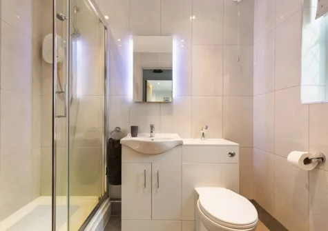 The bathroom at Cartwright's Cottage, St Florence