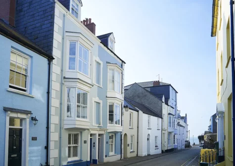 Chart House is situated within the medieval walls, perfectly located to explore all the beach and town has to offer