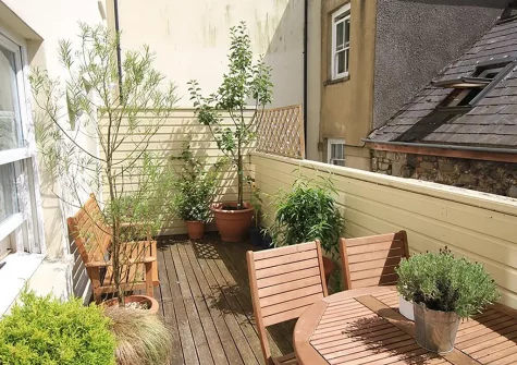 The decked balcony & alfresco dining area at Cobourg House 4, Tenby