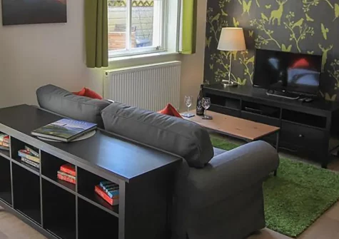 Cobourg House 4, Tenby is a sophisticated apartment in the heart of this medieval walled town. Enjoy elegant furnishings, a private balcony & a prime location, moments from award-winning beaches. Perfect for couples seeking a refined coastal retreat.