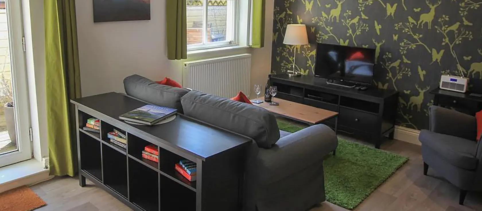 Cobourg House 4, Tenby is a sophisticated apartment in the heart of this medieval walled town. Enjoy elegant furnishings, a private balcony & a prime location, moments from award-winning beaches. Perfect for couples seeking a refined coastal retreat.