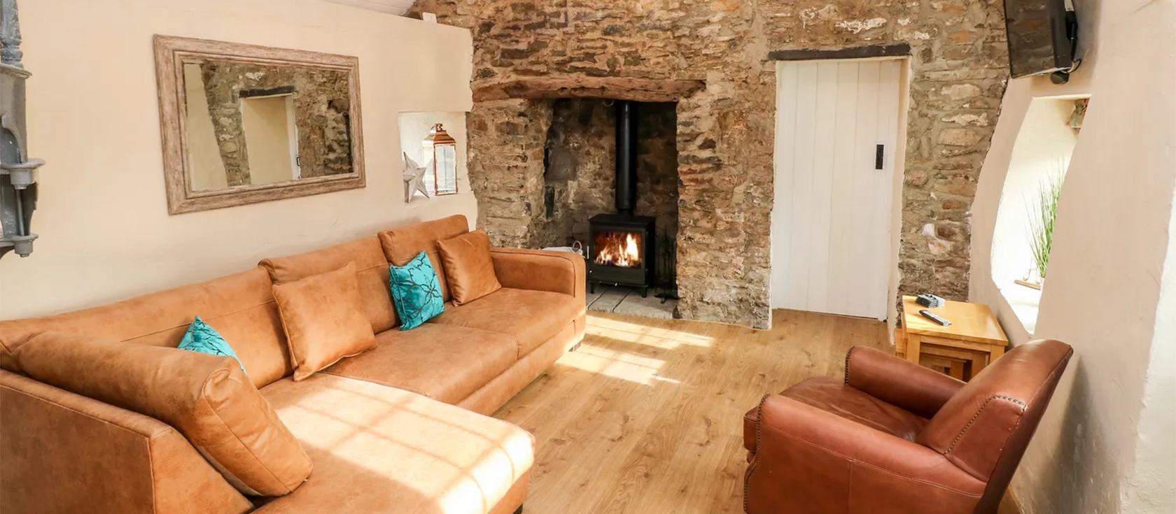 Cobwebs, Cold Inn is a charming, stone-fronted cottage in Pembrokeshire, featuring a sleek kitchen, cosy living area with a woodburning stove, two bedrooms, and a large lawn for outdoor relaxation. Close to Saundersfoot Beach and local amenities.