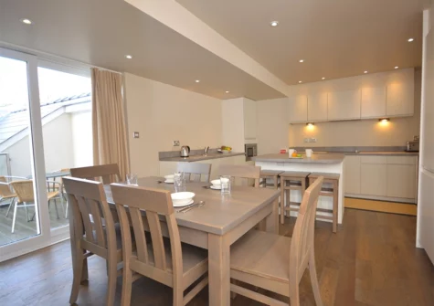 The kitchen & dining area at Cormorant Apartment, Saundersfoot
