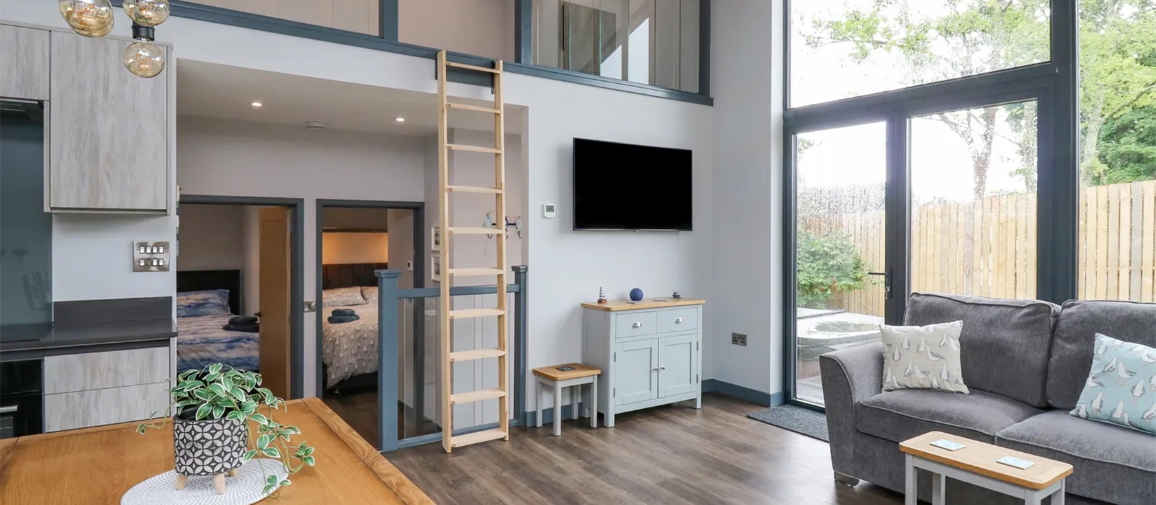 Cornerstones Brython, Tenby is a stylish 2-bedroom cedar cabin with a hot tub and a lovely garden, offering a modern open-plan living space, close to local amenities. Located in the idyllic beach town of Tenby, it's perfect for families and couples.