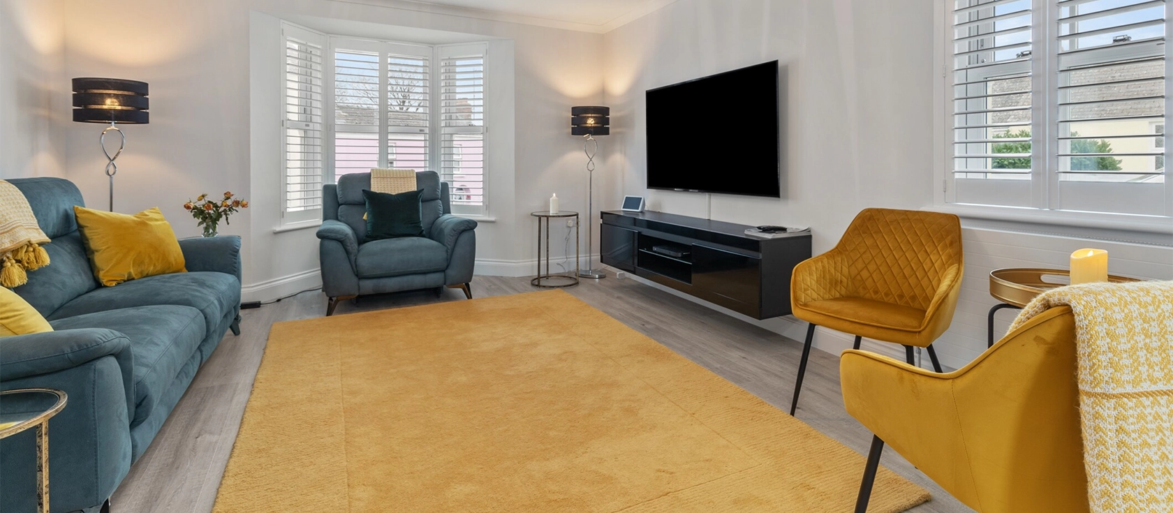 Cottage Mews, Tenby is a charming seaside cottage, just a two-minute walk from the beach. It offers three bedrooms, three bathrooms, an enclosed terrace with sea views, and private parking. Centrally located, it is close to Tenby's shops & eateries